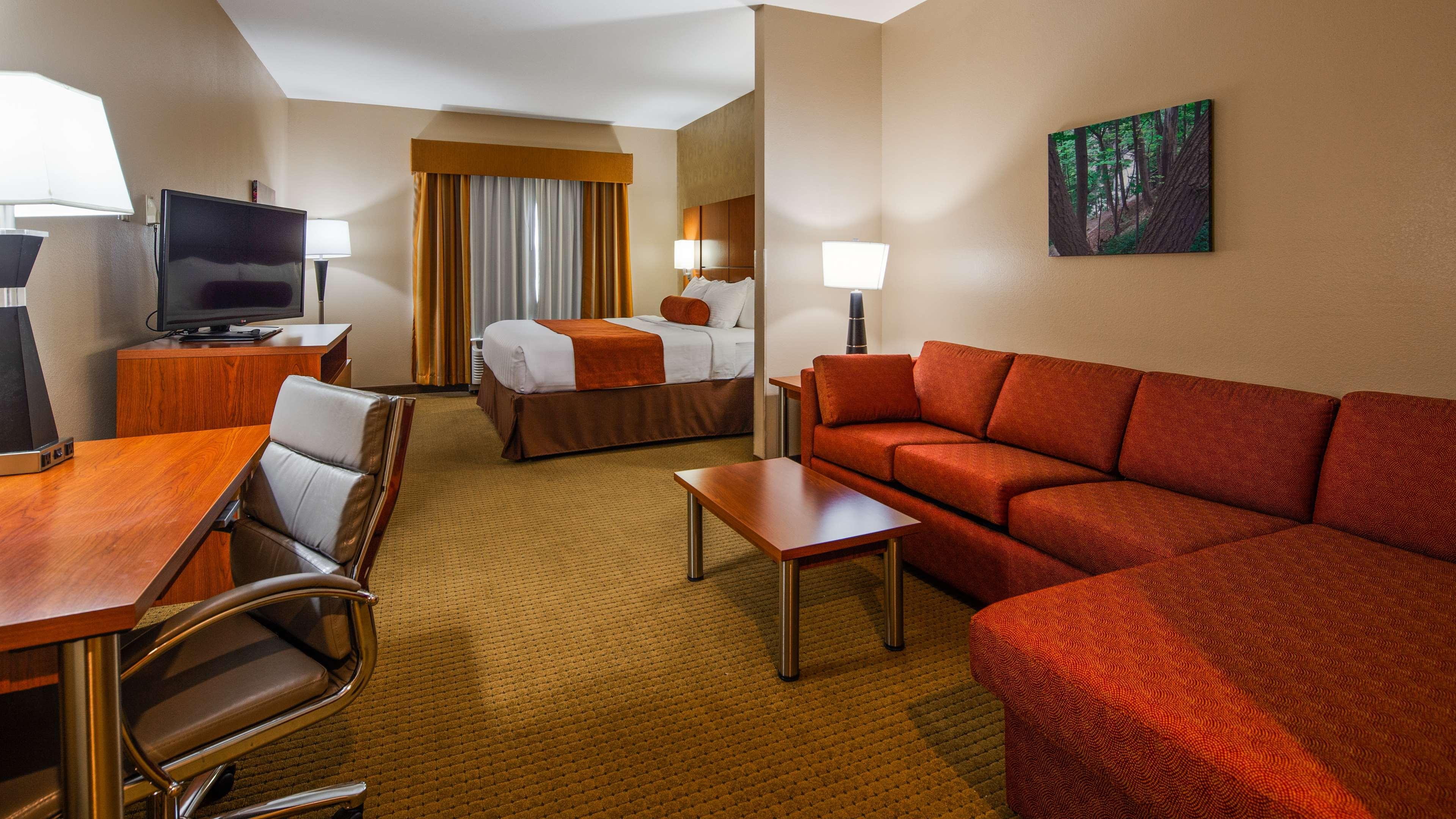Best Western Plus Finger Lakes Inn & Suites Cortland Extérieur photo