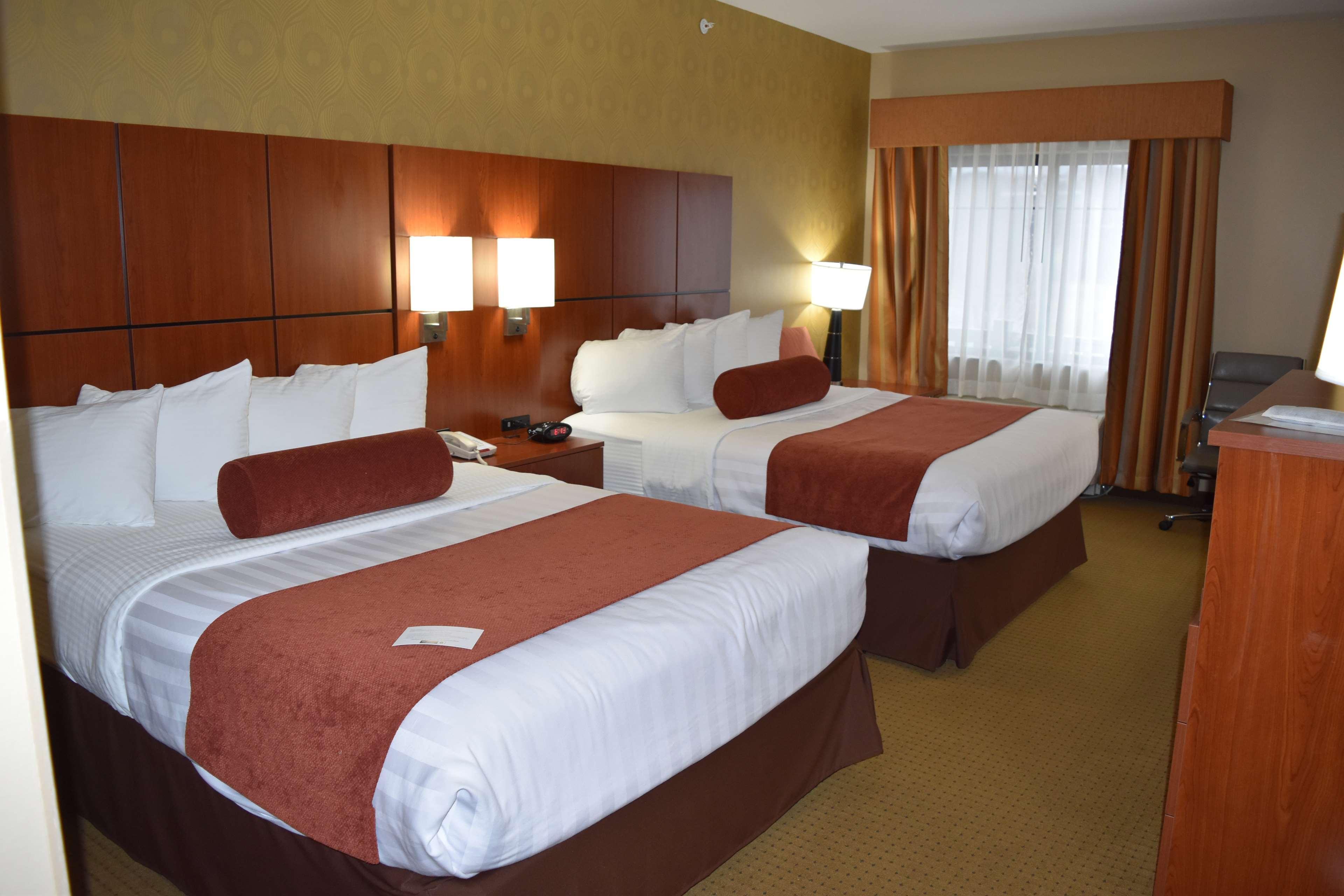 Best Western Plus Finger Lakes Inn & Suites Cortland Extérieur photo