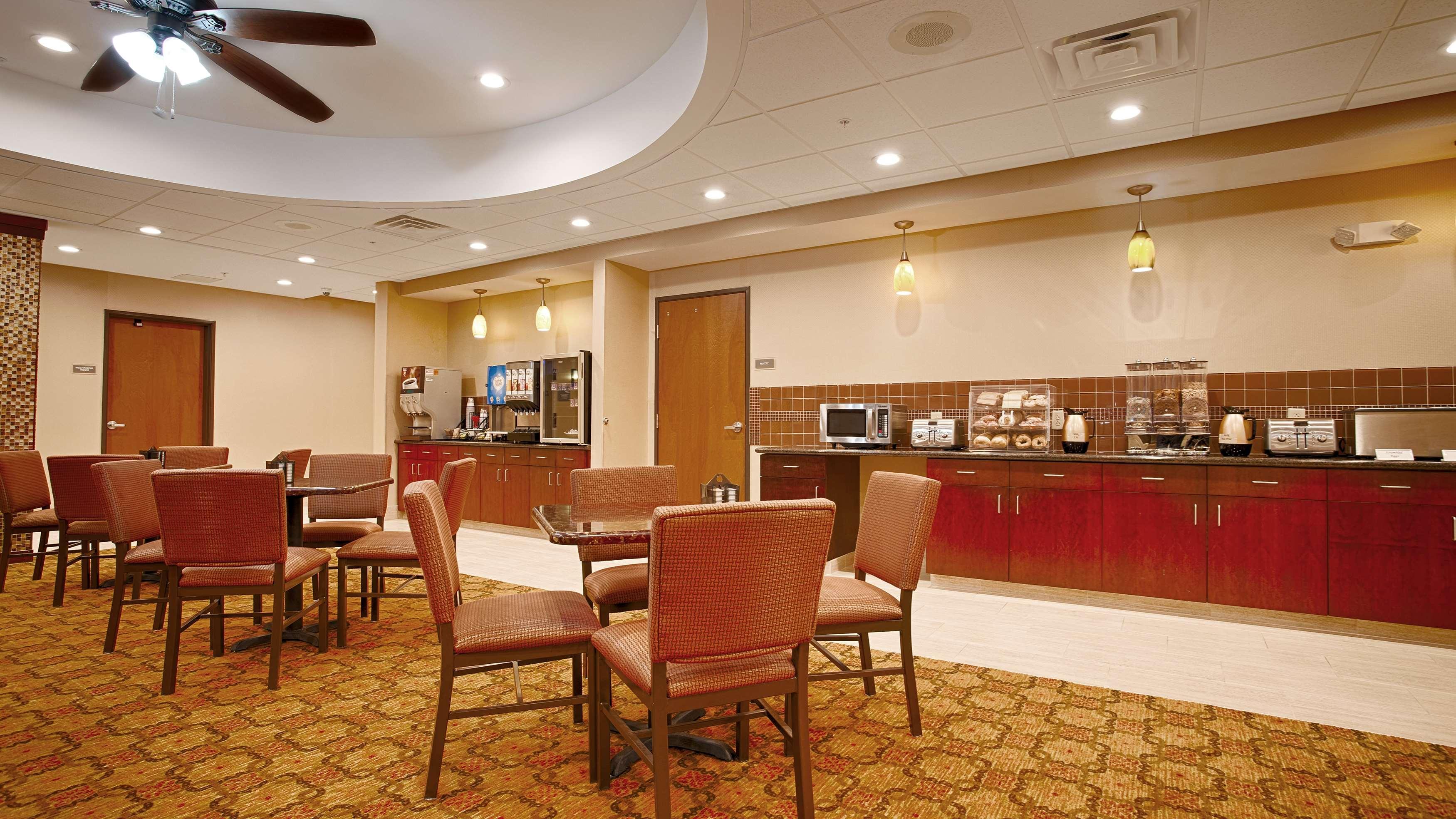 Best Western Plus Finger Lakes Inn & Suites Cortland Extérieur photo