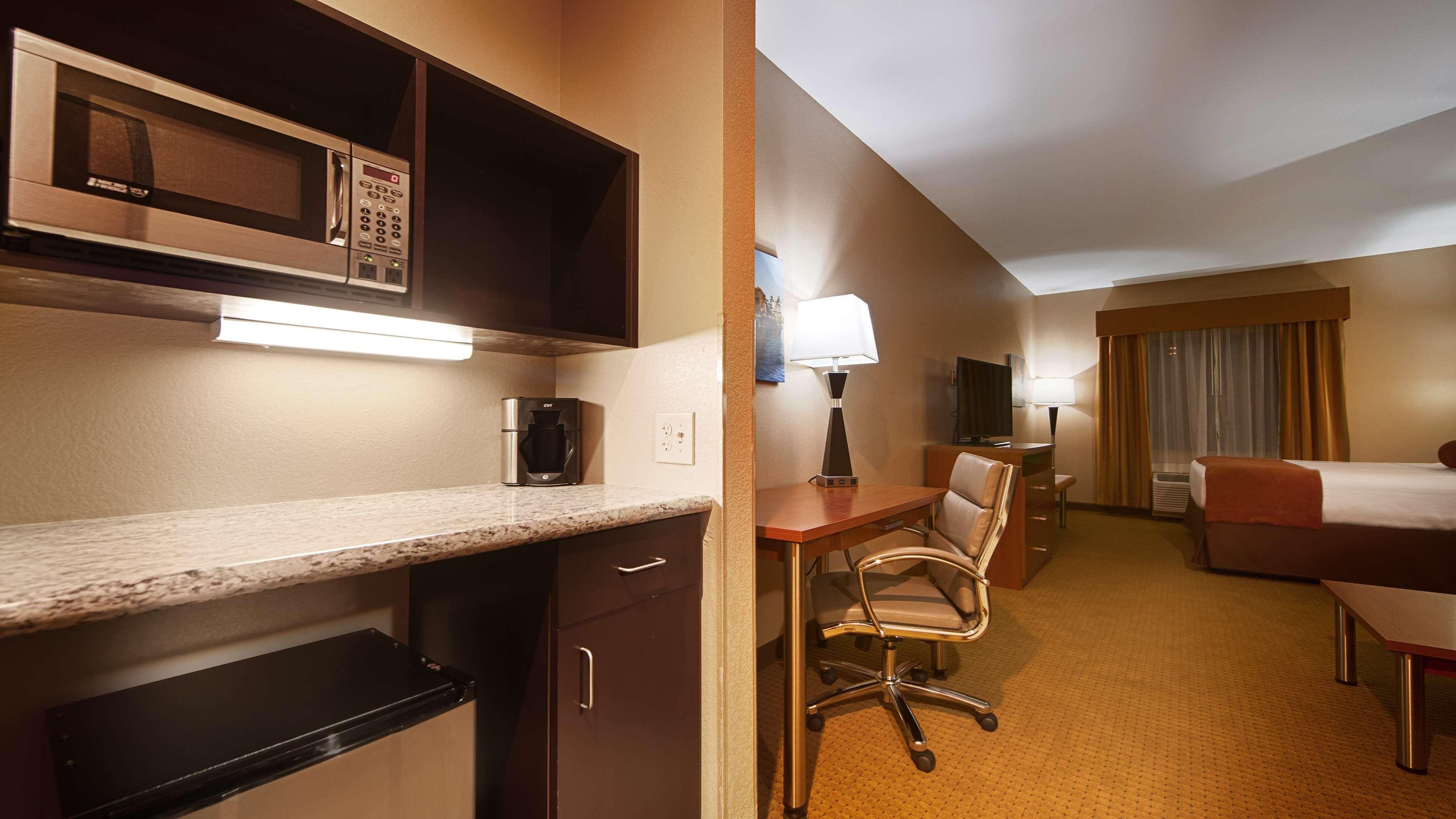 Best Western Plus Finger Lakes Inn & Suites Cortland Extérieur photo