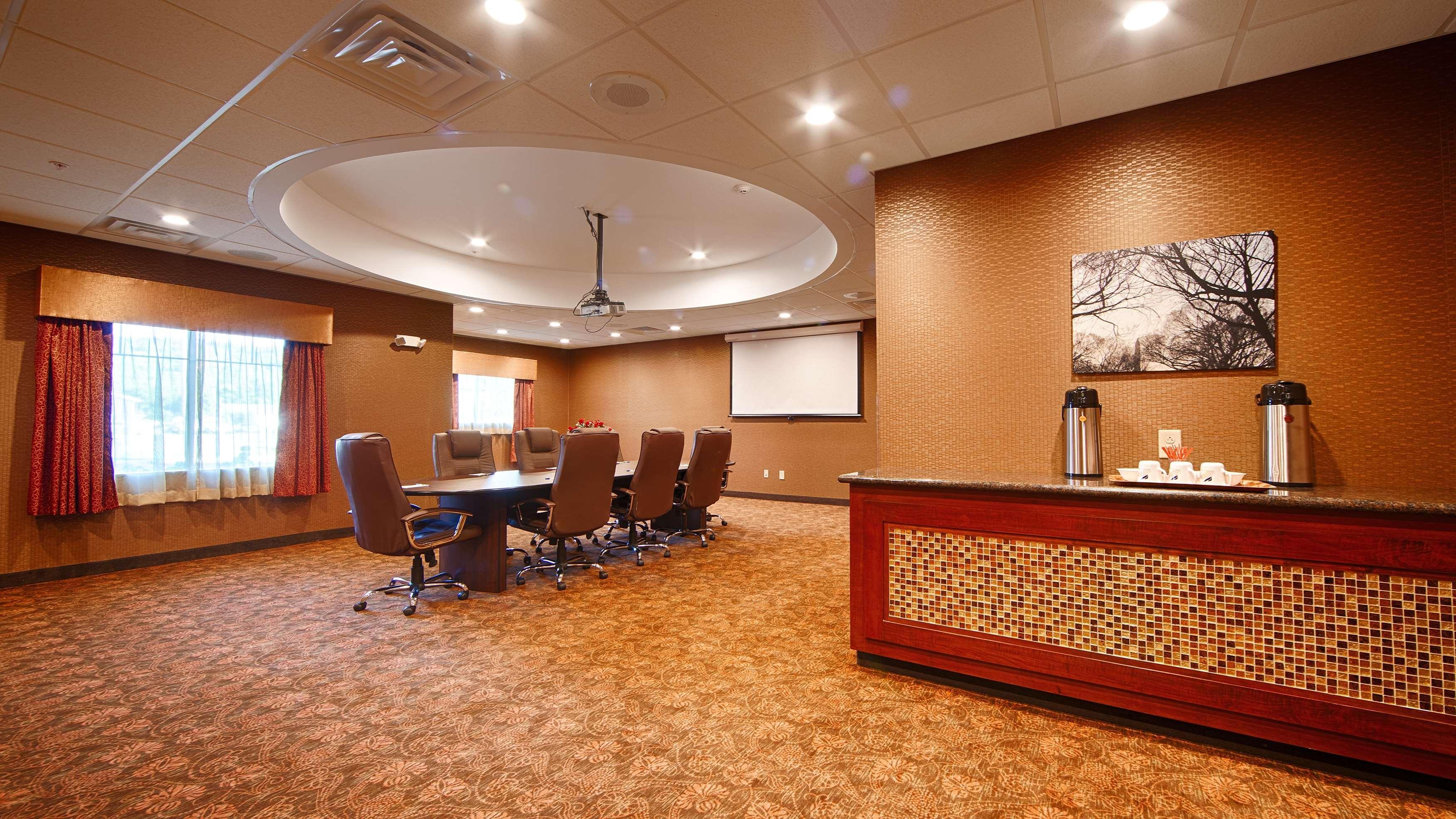 Best Western Plus Finger Lakes Inn & Suites Cortland Extérieur photo