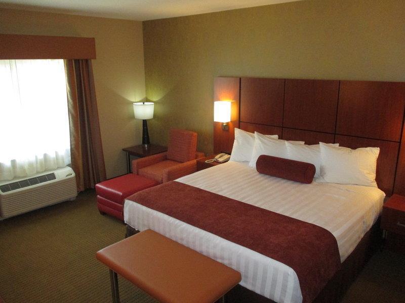 Best Western Plus Finger Lakes Inn & Suites Cortland Chambre photo