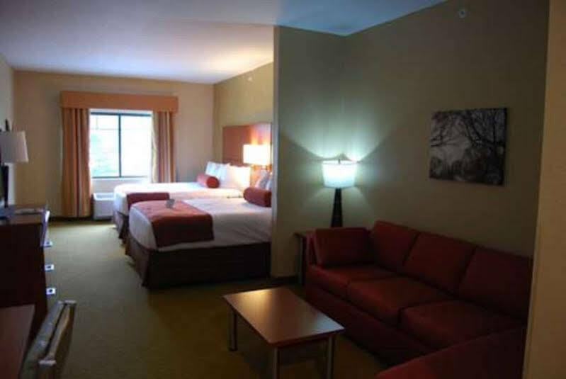Best Western Plus Finger Lakes Inn & Suites Cortland Extérieur photo